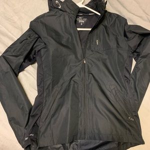 Nike - Storm Fit - lightweight jacket with hood